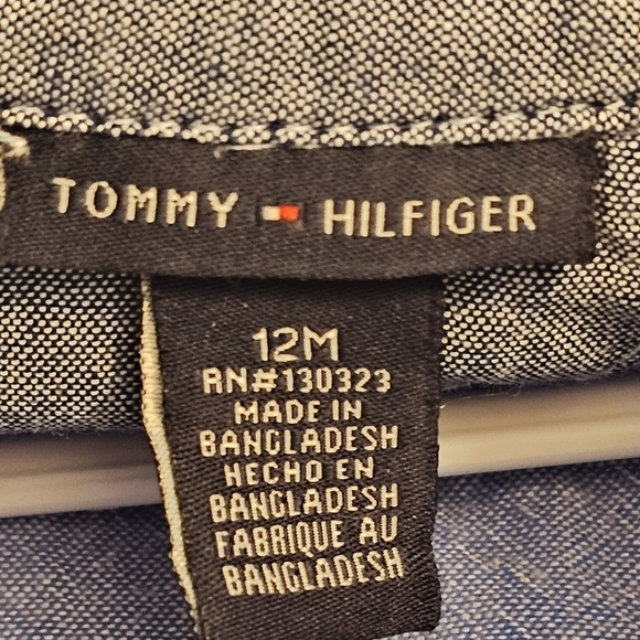 🔥 Tommy Hilfiger Button down Denim Long sleeve Shirt Size 12M - Picture 6 of 7